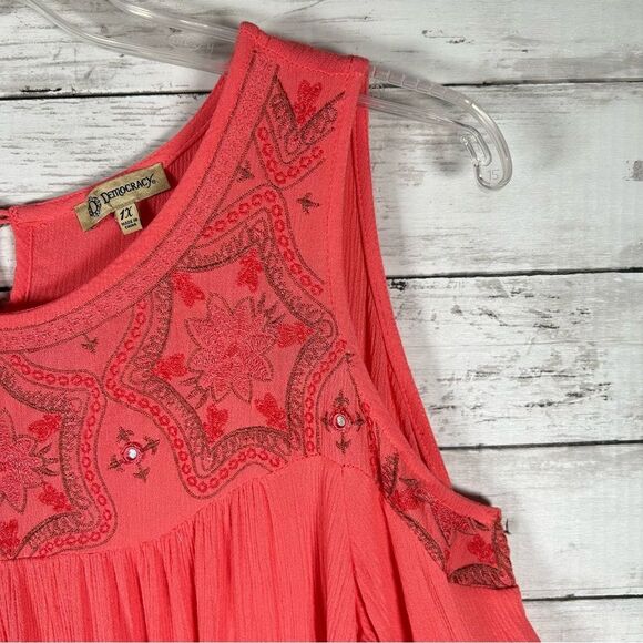 Democracy Embroidered Bohemian Crinkle Rayon Salmon Top 1x - Picture 5 of 9